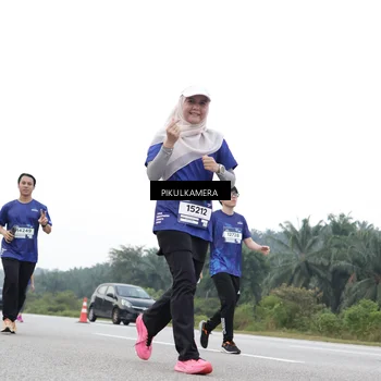 Runner Photo 7502672