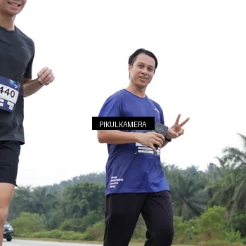 Runner Photo 7502700