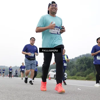 Runner Photo 7502908