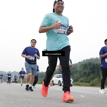 Runner Photo 7502912