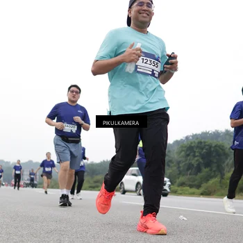 Runner Photo 7502913
