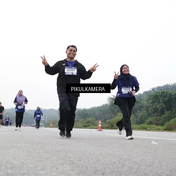 Runner Photo 7503006