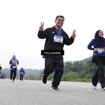 Runner Photo 7503013