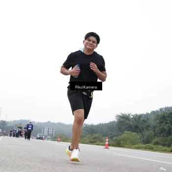 Runner Photo 7503042