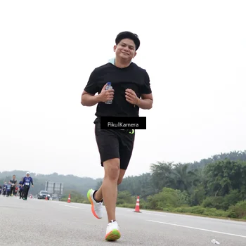 Runner Photo 7503048