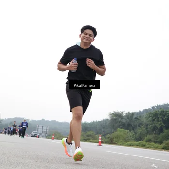 Runner Photo 7503049