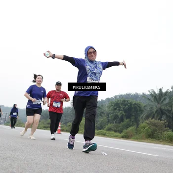 Runner Photo 7503124