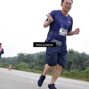 Runner Photo 7503302