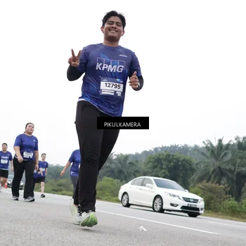 Runner Photo 7503329