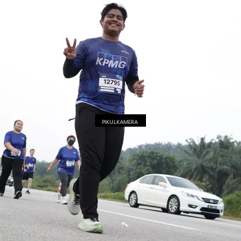 Runner Photo 7503334