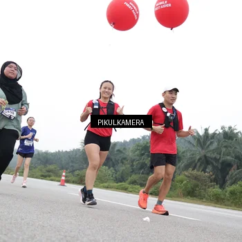 Runner Photo 7503414