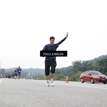 Runner Photo 7503433