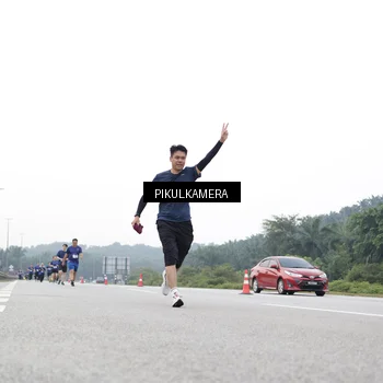 Runner Photo 7503435