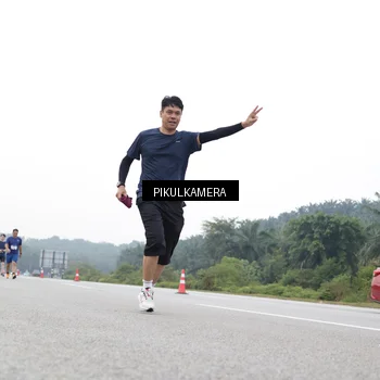 Runner Photo 7503437