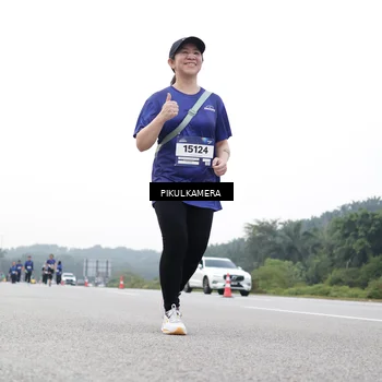 Runner Photo 7503692