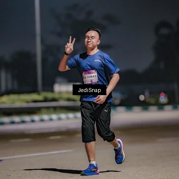 Runner Photo 7503773