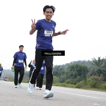 Runner Photo 7503838