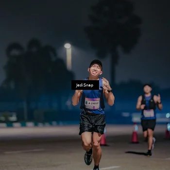 Runner Photo 7503843
