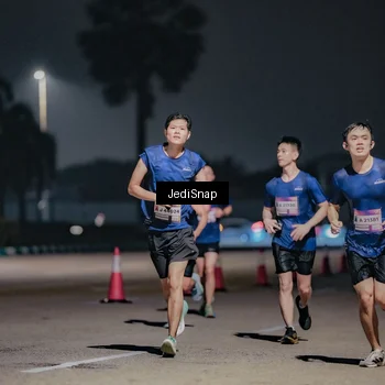 Runner Photo 7504204