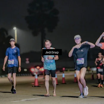 Runner Photo 7505873