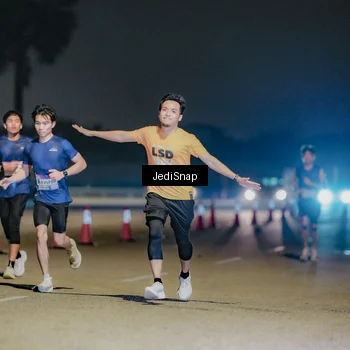 Runner Photo 7506086