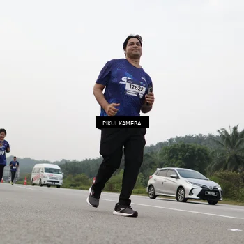 Runner Photo 7506476