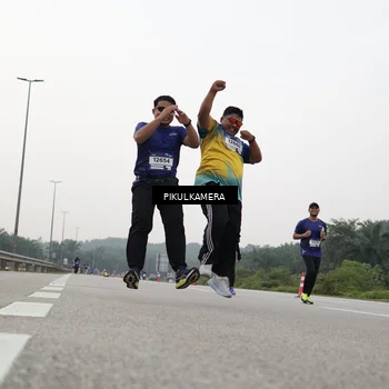Runner Photo 7506548