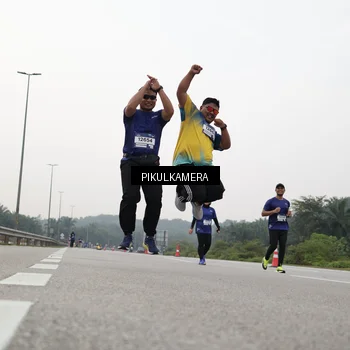 Runner Photo 7506554