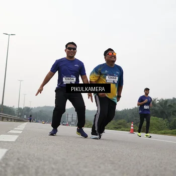 Runner Photo 7506559