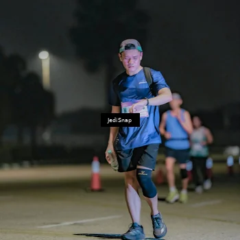 Runner Photo 7508000