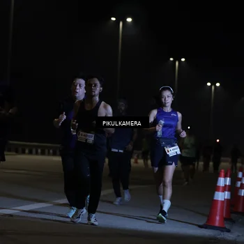 Runner Photo 7509001