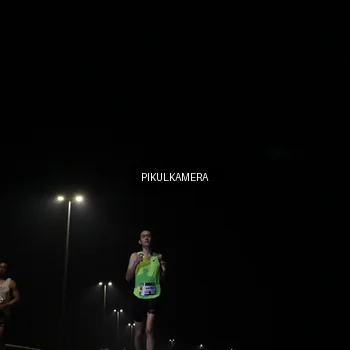 Runner Photo 7511024