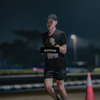 Runner Photo 7511122