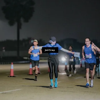 Runner Photo 7511140