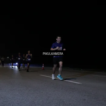 Runner Photo 7516037