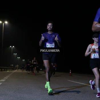 Runner Photo 7516400