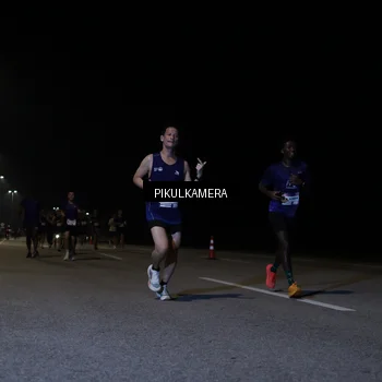 Runner Photo 7516875