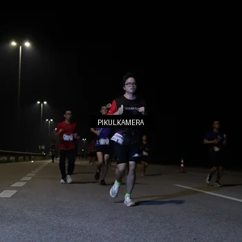 Runner Photo 7517031