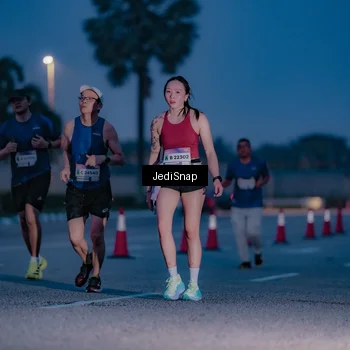 Runner Photo 7517100