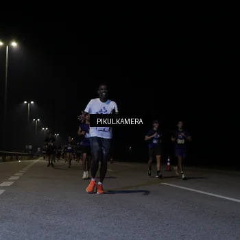 Runner Photo 7517501