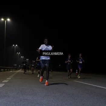 Runner Photo 7517504