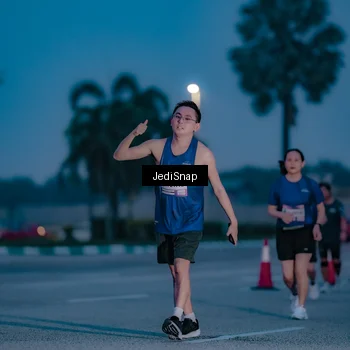 Runner Photo 7517663