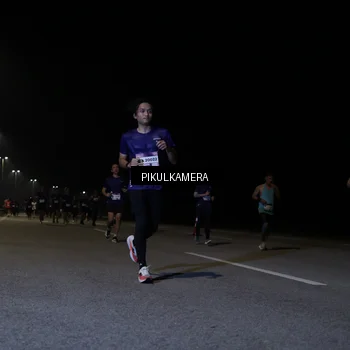 Runner Photo 7518012