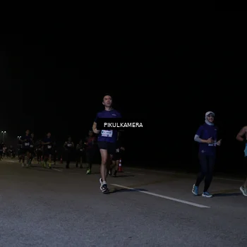 Runner Photo 7518023