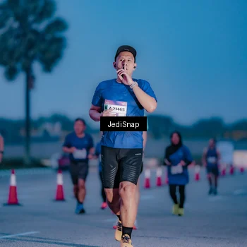 Runner Photo 7518035