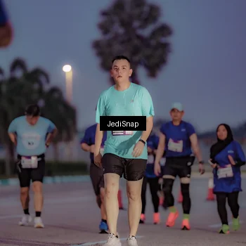 Runner Photo 7518058