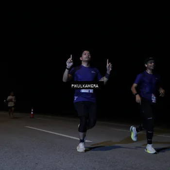 Runner Photo 7518111