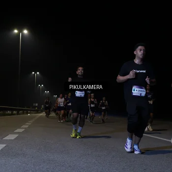 Runner Photo 7518191