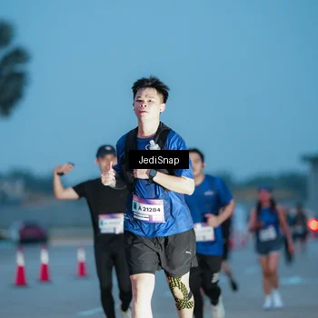 Runner Photo 7518275