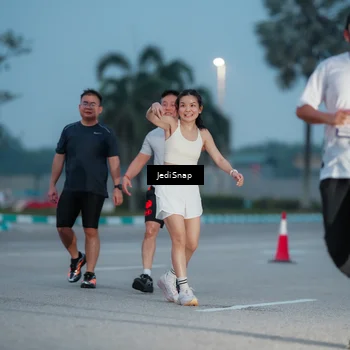 Runner Photo 7518659